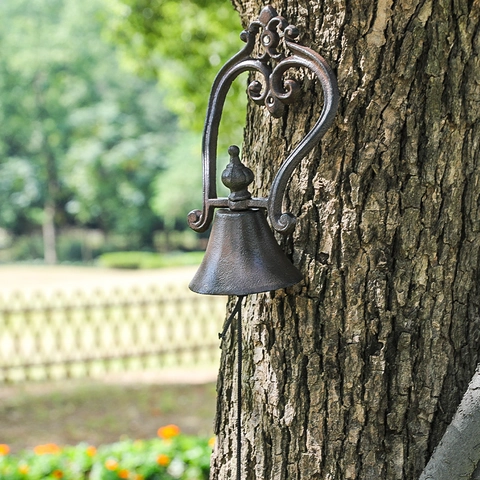 Vintage Cast Iron Doorbell Manual Shake Wall Bell Pull Rope Outdoor Garden Home Decor Retro European Style Iron Art