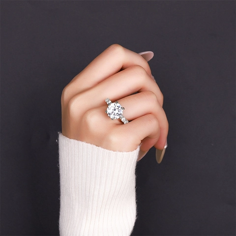 Anillo de Moissanita de Plata de Ley 925 Lujoso para Mujer Anillo de Compromiso de Moissanita de Corte Redondo de Seis Garras Clásico