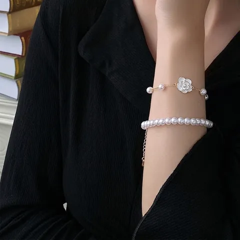 Bracelet Camélia Élégant Multi-Rangs Imitation Künstliche Perle Plaque Or Chaîne Cuivre Bijoux Vintage Français Femmes