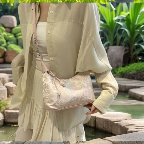 Neo-Chinese Style Crossbody Handbag Jacquard Brocade Fabric Vintage Floral Embroidery Metal Clasp Bead Charm Women