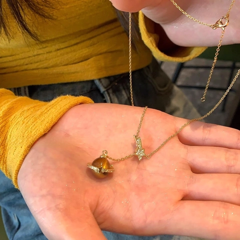 Planeet Hanger Ketting Met Tijgeroog Steen Koper Zirkoon Ster Bedel Saturnus Stijl Minimalistische Sieraden Voor Dames