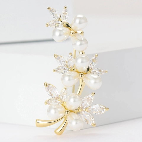 Élégante Broche en Cuivre Zirconia Perle Artificielle Vigne Florale pour Femmes Broche de Luxe pour Mariage Banquet Accessoires