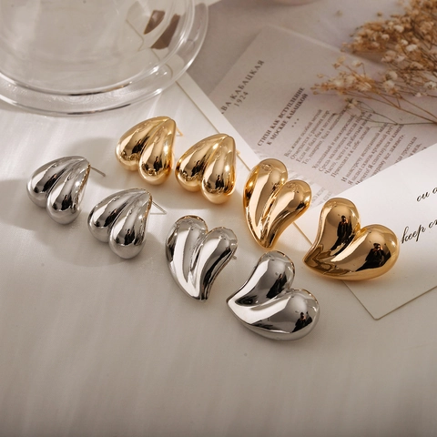18K Gold Plated Copper Heart Shaped Stud Earrings For Women Mirror Polished Puffy Geometric Heart Earrings Commuter Jewelry