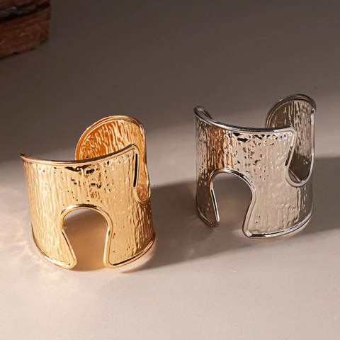 Gehämmertes Breites Manschettenarmband Für Frauen Punk Metall Ausgehöhlt Offener Armreif Gold Silber Modeschmuck