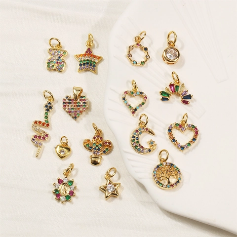 Ciondoli In Rame Placcato Oro 18K Cuore Luna Serpente Orso Stella Forma Zircone Colorato Per Creazione Gioielli DIY Accessori