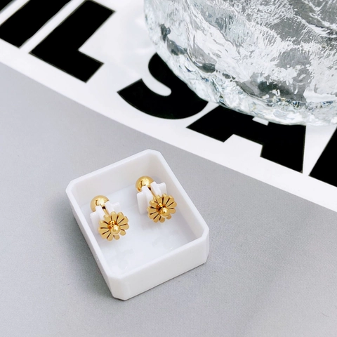 Daisy Flower Titanium Steel Stud Earrings Women Sweet Gold Black Drip Oil Rhinestone Screw Back Ear Bone Stud Jewelry