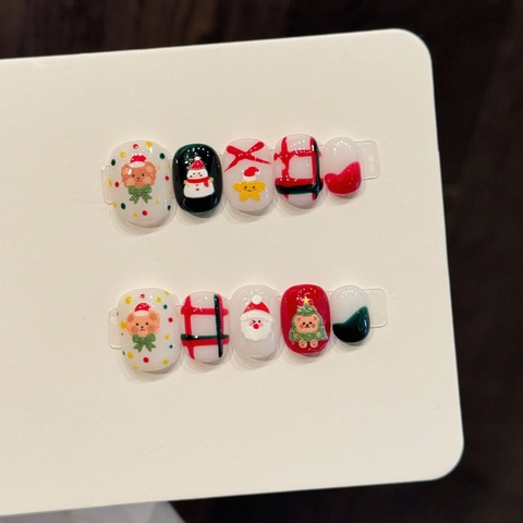 Christmas Press On Nails Handmade Bear Santa Reindeer Snowflake Patterns Short Square Round Red Green Festive Manicure