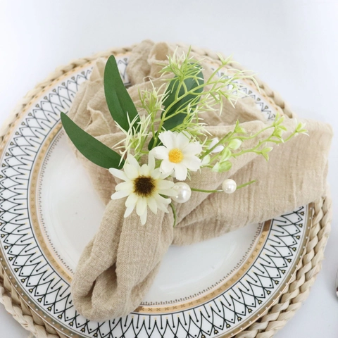 Serviettenringe Künstliche Weiße Gänseblümchen Blume Mit Weidenblättern Künstliche Perlen Floral Handgefertigt Hochzeit Party Tischdekoration Pastoraler Stil