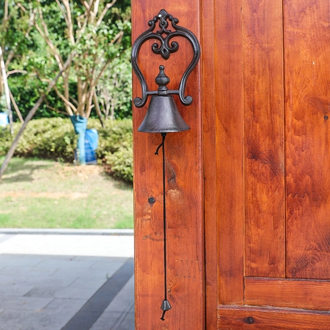 Vintage Cast Iron Doorbell Manual Shake Wall Bell Pull Rope Outdoor Garden Home Decor Retro European Style Iron Art