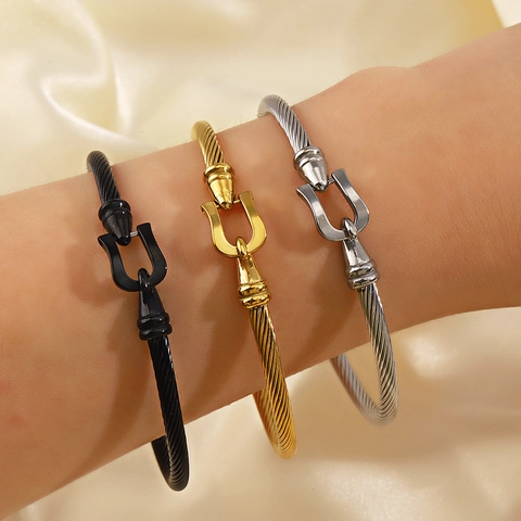 Stainless Steel Cable Bracelet For Women Fashion Horseshoe Buckle Twisted Wire Bangle Heart Pendant Rhinestone Toggle Clasp