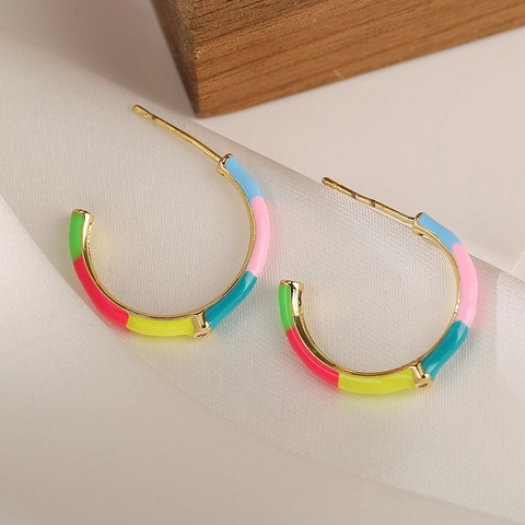 Bunte Emaille C-Form Creolen Messing Vergoldet Geometrisch Tropföl Strass Modeschmuck Für Frauen