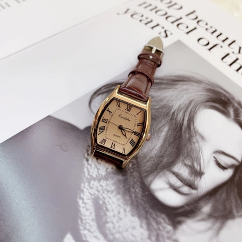 Montre à Quartz Vintage Tonneau pour Femmes Avec Bracelet en Cuir PU Chiffres Romains Étanche Élégante Montre-Bracelet pour Dames