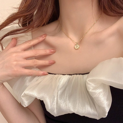 Alloy Mother Of Artificial Pearl Flower Round Pendant Necklace Gold Plated Simple Elegant Jewelry For Women