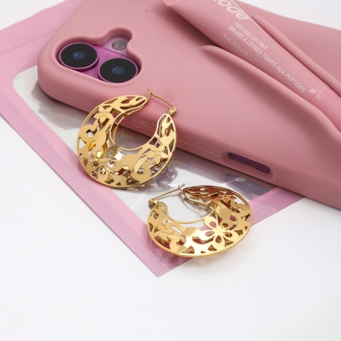 Pendientes De Acero Inoxidable Barrocos Vintage Encaje Hueco Patrón Floral Forma U Color Oro Hipoalergénicos Mujeres