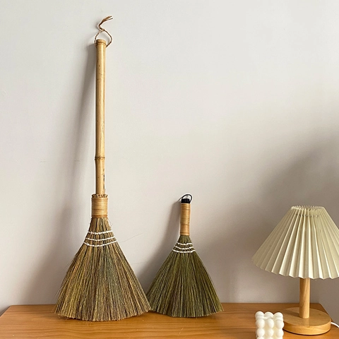 Handmade Natural Miscanthus Broom Bamboo Handle Soft Bristles Anti Static Household Cleaning Dusting Brush Desktop Decor