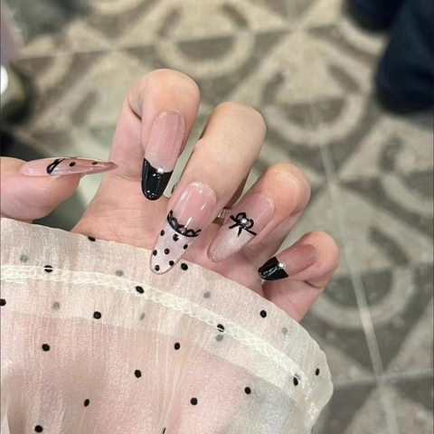 Almond Press On Nails French Black Lace Edge Bowknot Polka Dot Long Fake Nails Sweet Cool Style Artificial Fingernails