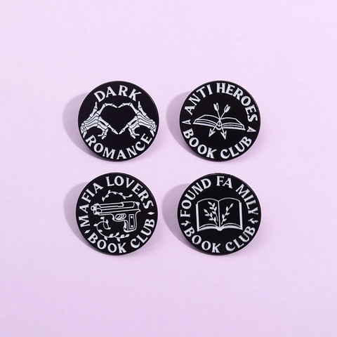 Spilla in Lega Smaltata Creativa Distintivo Rotondo Club del Libro Dark Romance Anti Heroes Letterario per Studenti Decorazione Vestiti