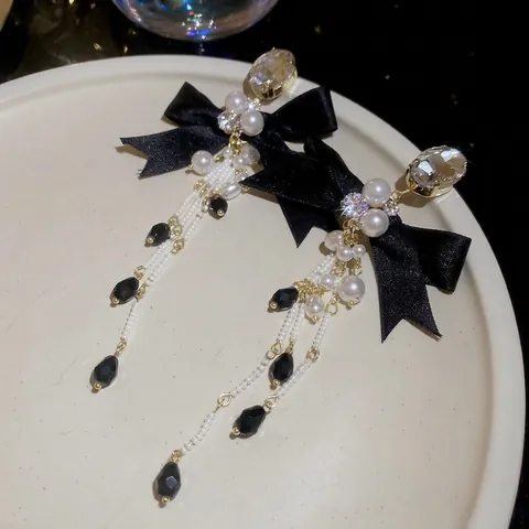 Orecchini Lunghi Con Nappa E Fiocco Per Donna Stile Francese Retrò Zircone Perla Artificial Lega Con Perno In Argento