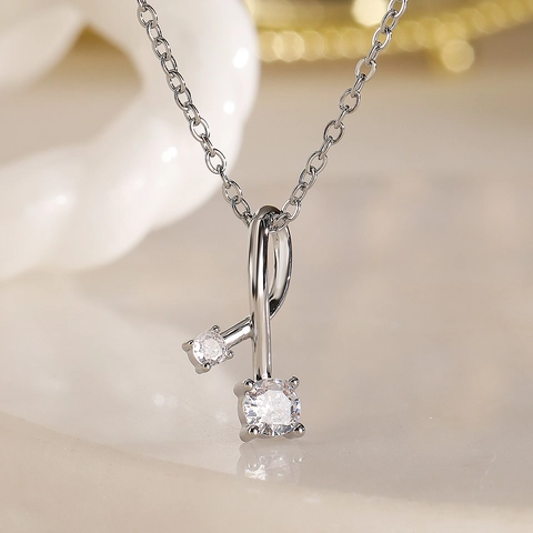Collana con Pendente a Nodo di Nastro in Rame e Zirconia Minimalista Collana a Girocollo Geometrica per Donna