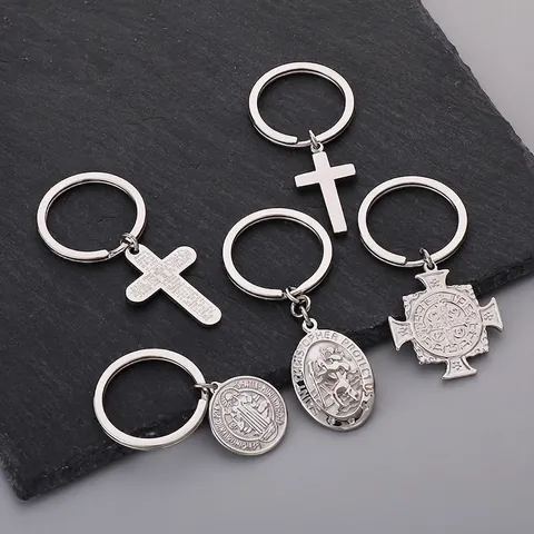 Llavero Religioso de Acero de Titanio Vintage Medalla San Cristóbal Benito Colgante Cruz Accesorio para Hombre Mujer