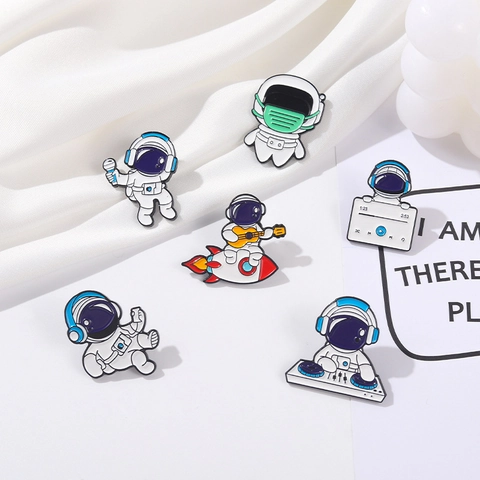 Cartoon Astronaut Emaille Speld Legering Muziek DJ Ruimte Raket Gitaar Badge Pin Voor Kleding Tassen Accessoires