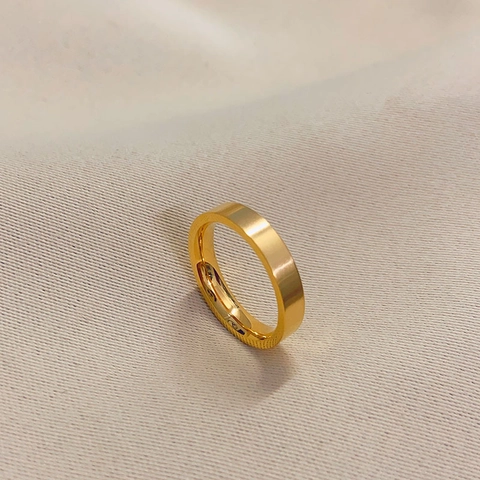 Anello Minimalista in Acciaio al Titanio Placcato Oro Finitura Smerigliata Fascia Semplice per Uomo Donna Gioielli