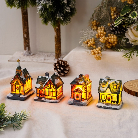 Maison Miniature Noël Lumineuse Résine Bâtiment Village Enneigé Avec Lumière LED Chaude Ornement Bureau Vacances