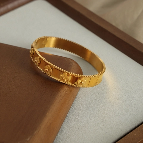 Vintage Flower Embossed Bangle Titanium Steel Gold Plated Beaded Edge Jewelry For Women Luxury Elegant