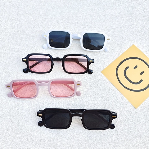 Retro Quadratische Sonnenbrille UV400 Schutz Polycarbonat Rahmen Rechteckige Mode Brillen Damen Herren Vintage Nieten Deko