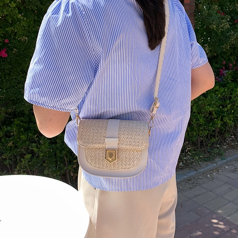 Women Vintage Straw Woven Saddle Shoulder Bag PU Leather Patchwork Crossbody Purse Summer Beach Bohemian Style Metal Buckle