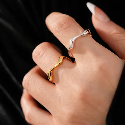 Bague Ouverte Ondulée Irrégulière Style Métal Liquide Minimaliste Cuivre Plaqué Or 18K Bijoux Ajustables Femme