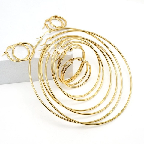 Orecchini A Cerchio Minimalisti In Acciaio Inossidabile Oro 18K Ipoallergenici Gioielli Circolari Moda Per Donna Diverse Dimensioni