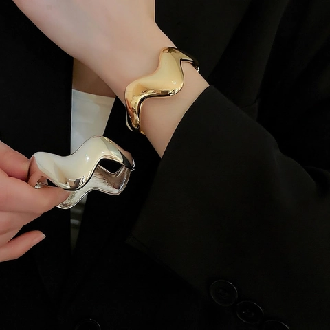 Brazalete De Puño Con Ondas Irregulares Aleación Pulida Suave Ajustable Minimalista Exagerado Joyería De Moda Para Mujer