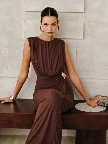 Women Sleeveless Maxi Dress Pleated Slim Fit Round Neck Solid Color Polyester Fashion With Metal Decoration Elegant