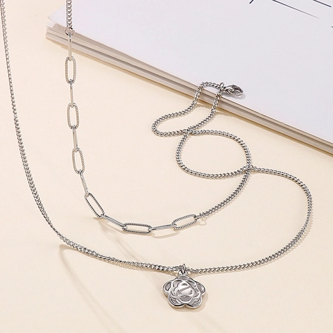 Collar De Doble Capa De Acero Inoxidable Con Colgante De Flor De Camelia Hueca Cadena De Clip Joyería Para Mujer