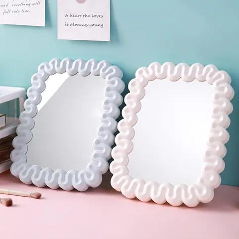 Miroir De Maquillage À Bord Ondulé Cadre En Plastique Miroir De Table Support Pliant Haute Définition Style Crème Ins