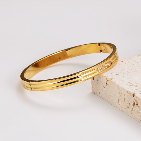Modischer Goldener 304 Edelstahl Armreif Für Damen Mit Zirkon Besatz Minimalistisches Exquisites Klapparmband