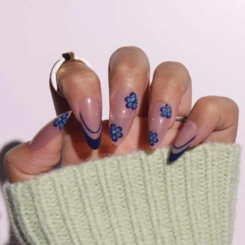Lange Stiletto Press On Nägel Dunkelblaue Blumen Französischer Stil Falsche Nägel Transparente Nude Basis Damen Maniküre