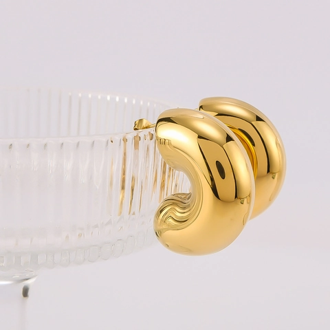 Orecchini A Cerchio Spessi A Forma Di C Acciaio Inossidabile Placcato Oro 18K Impermeabile Lucido Gioielli Per Donna
