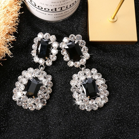 Retro Geometrische Rechteckige Schwarze Edelstein Clip Ohrringe Kupfer Strass Gothischer Luxus Hänger Für Frauen