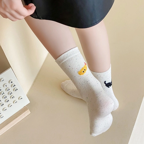Damen Süße Cartoon Tier Bestickte Crew Socken Baumwolle Konfetti Garn Kawaii Neuheit Mittelhohe Socken