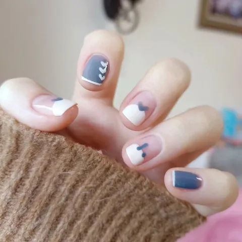 Press On Nails Short Square Round Blue White Heart Pattern French Style Wearable Artificial False Nail Tips