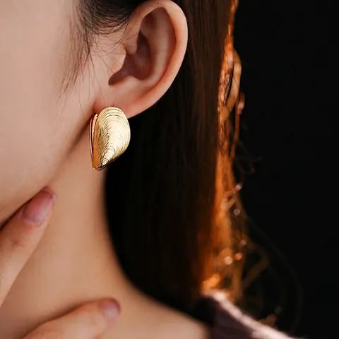 Shell Stud Earrings With Silver Earring Post Gold Plated Ribbed Metal Mussel Shaped Chic Minimalist Jewelry For Women