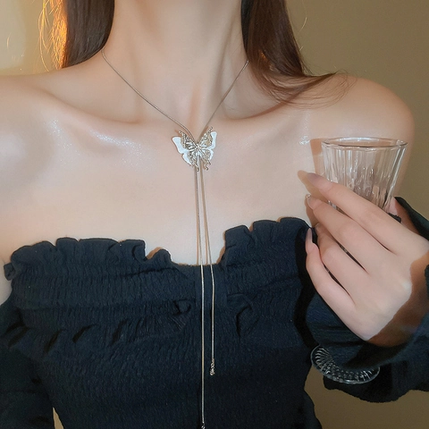 Schmetterling Quaste Halskette Legierung Kupfer Harz Schlangenkette Verstellbar Elegante Mode Schmuck Für Damen