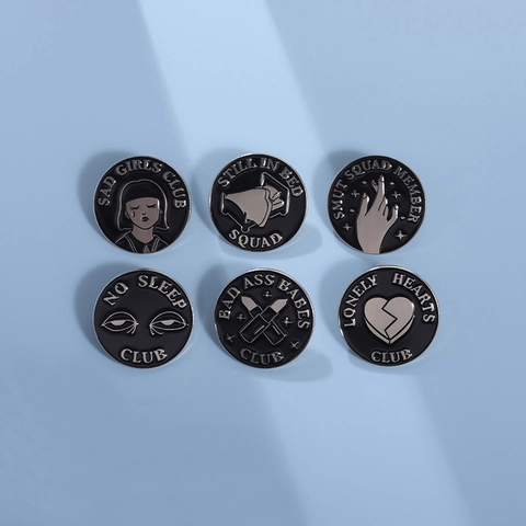 Spille Smaltate in Lega di Zinco Punk Gothic Sad Girls Club Slogan Spille Rotonde Badge Estetici per Decorazione Zaino Giacca