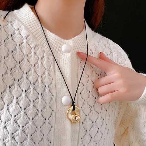 Collar Con Colgante De Metal Líquido Geométrico Irregular Aleación Cordón Negro Ajustable Para Mujer Estilo Lava Minimalista