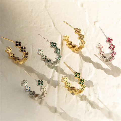 Boucles d'Oreilles Clous en Cuivre Trèfle Forme C Avec Zirconia Pétales de Fleurs Colorées Bijoux de Mode Femme