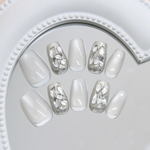 Faux Ongles Faits À La Main Oeil De Chat Paillettes Argentées Strass Luxe Style Simple Cool Ongles Amovibles Pour Femmes