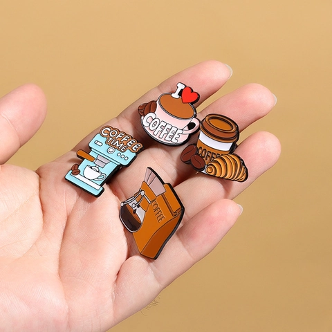 Spille In Smalto Caffè Pin In Lega Di Zinco Metallo Distintivo Cartone Animato Per Zaino Giacca Decorazione Gioielli Novità Unisex