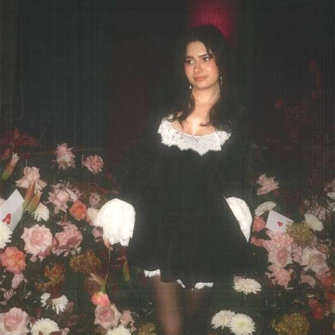 Robe Courte Sexy En Velours À Encolure Carrée Avec Bordure En Dentelle Blanche Manches Longues Taille Haute Rétro Élégante